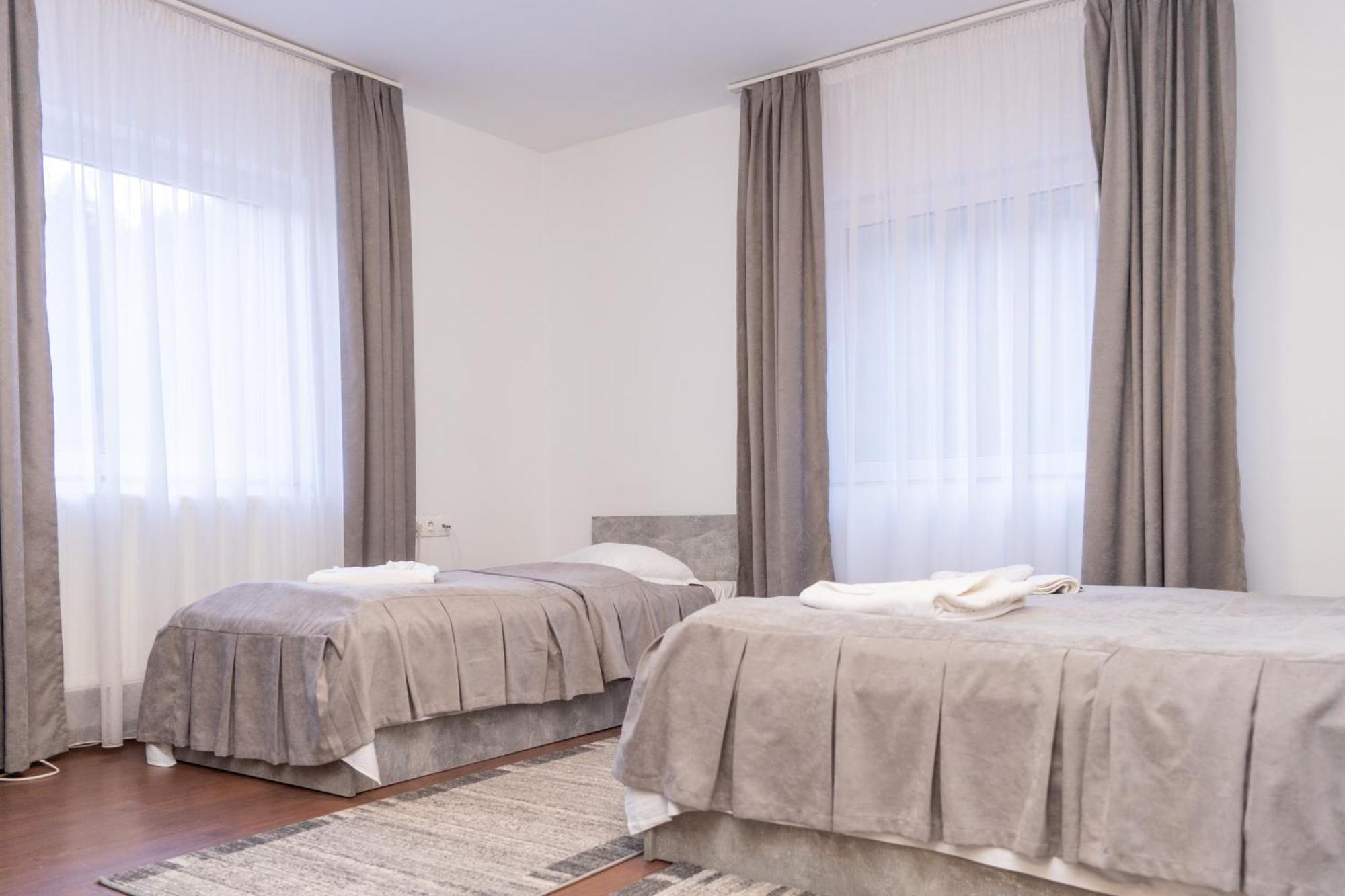 Vila Bradul 红湖 外观 照片