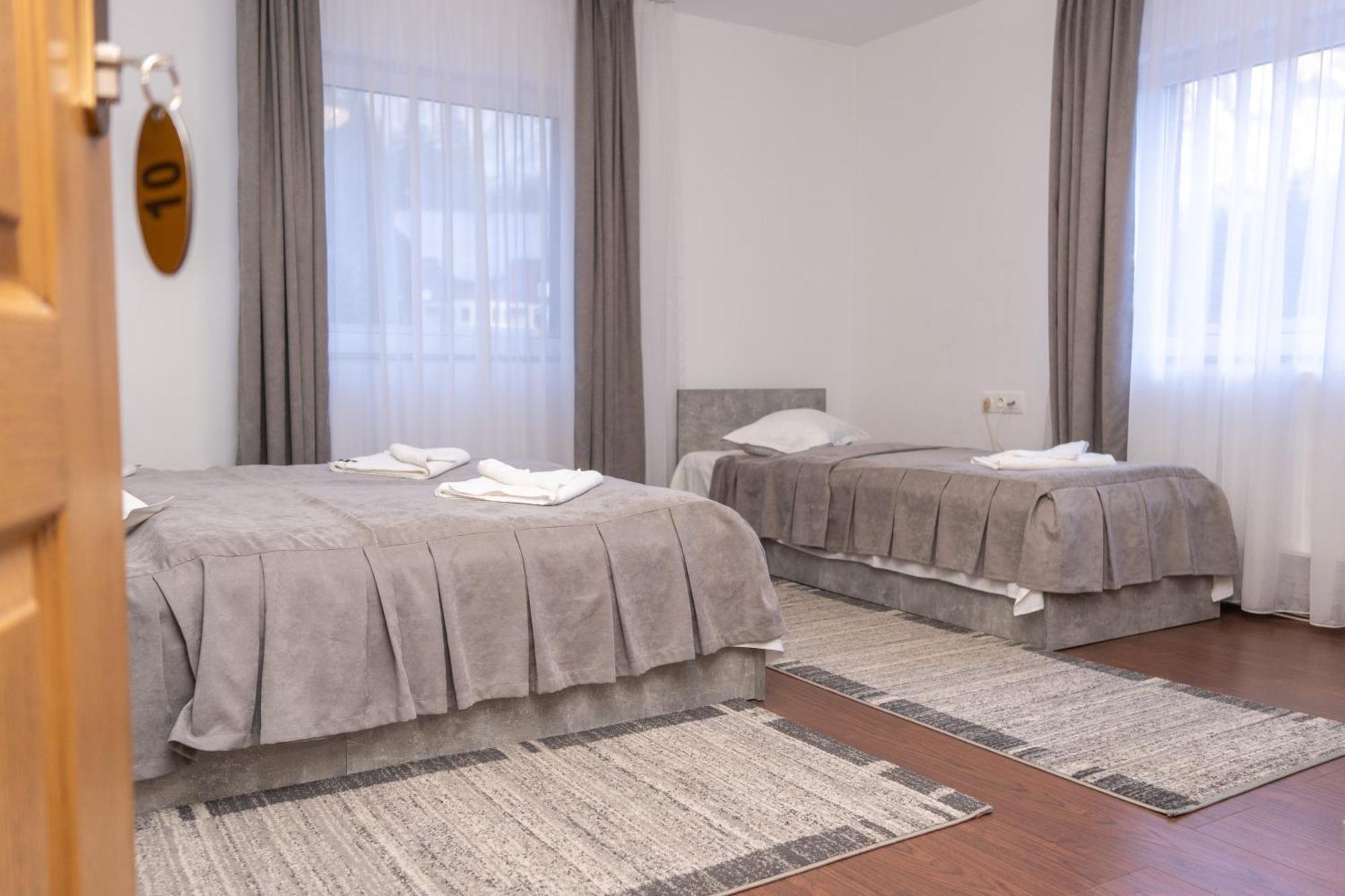 Vila Bradul 红湖 外观 照片